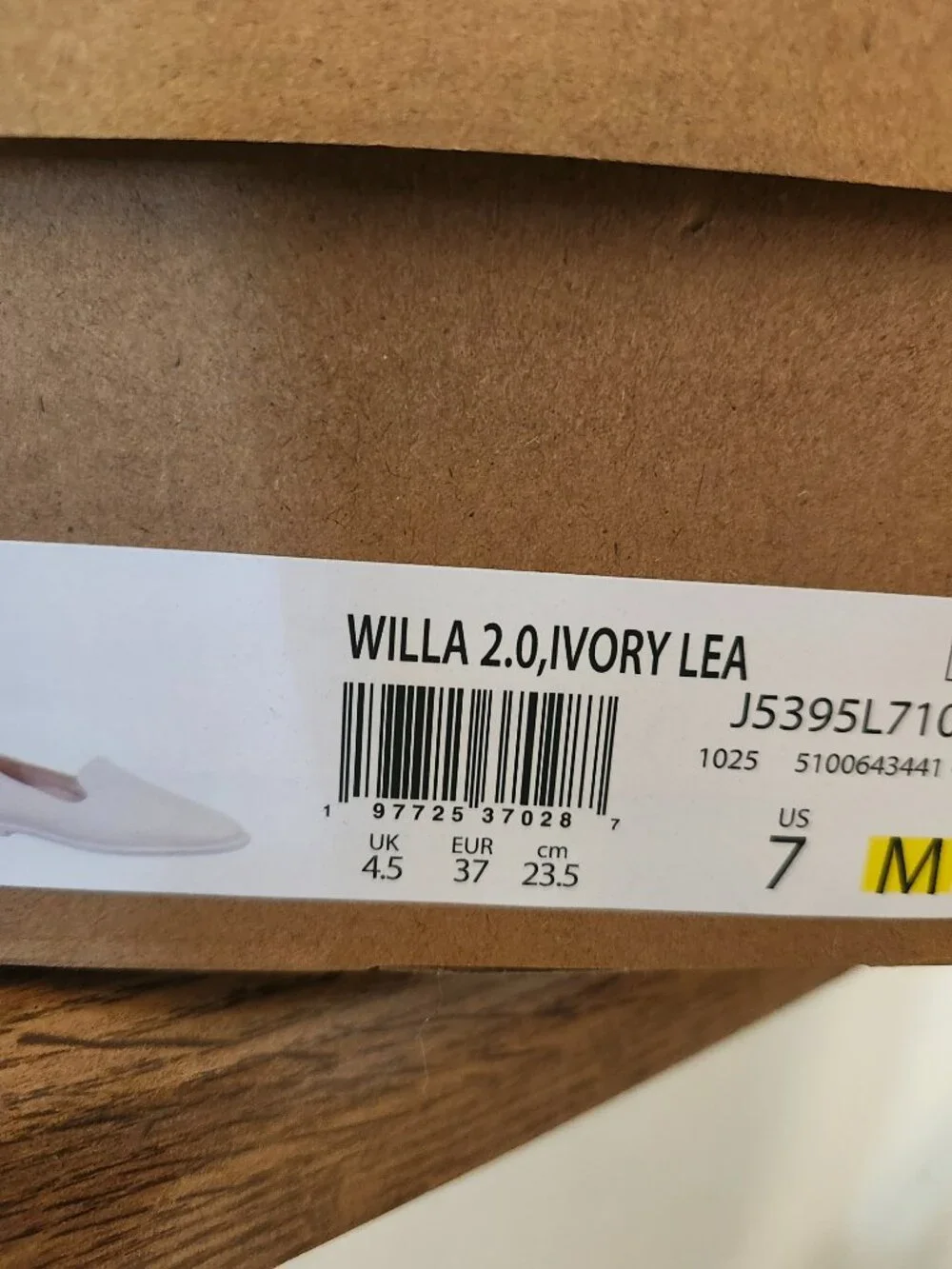 BRAND NEW IN BOX! Vionic Willa 2.0 flat loafers. Size 7M Color IVORY Never Worn.